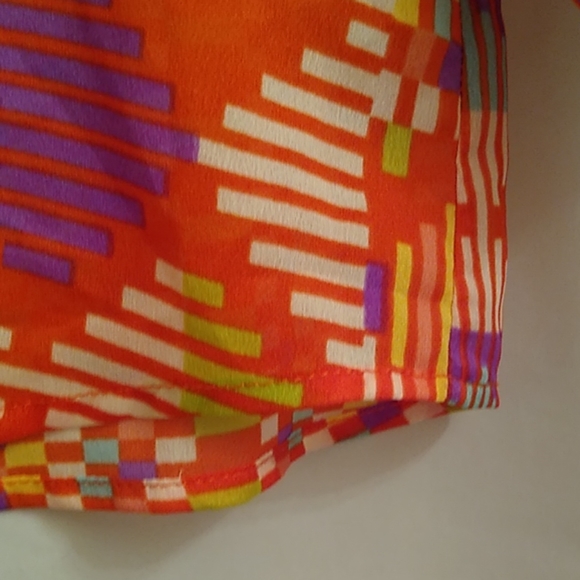 Cute juinors top with shapes - Picture 3 of 8